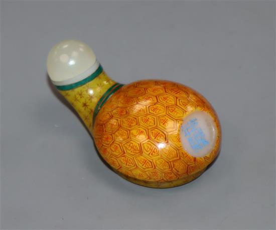 A Chinese enamelled glass snuff bottle